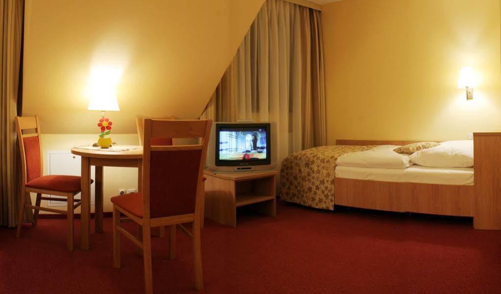 Ski Hotel Piwniczna-Zdroj Exterior foto